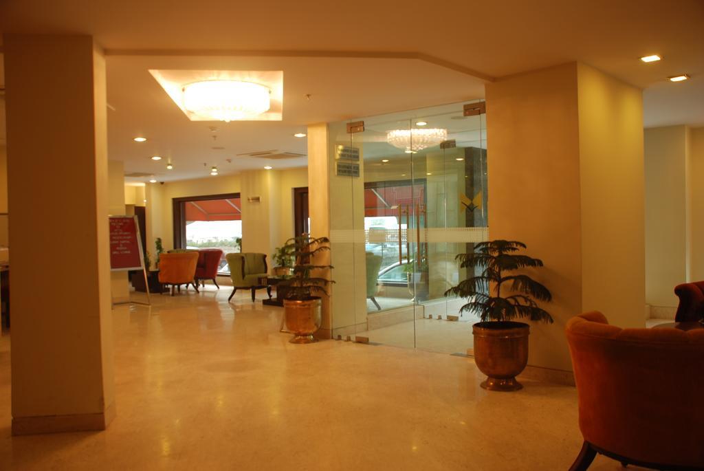 Hotel Classic Diplomat Nueva Delhi Exterior foto