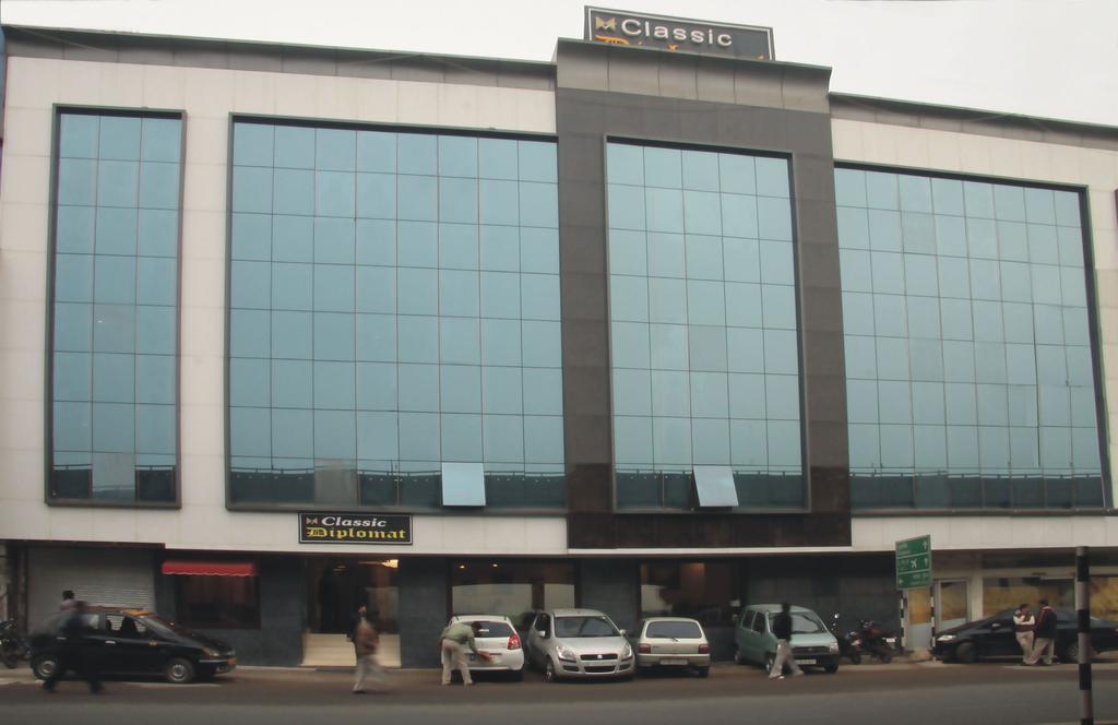 Hotel Classic Diplomat Nueva Delhi Exterior foto