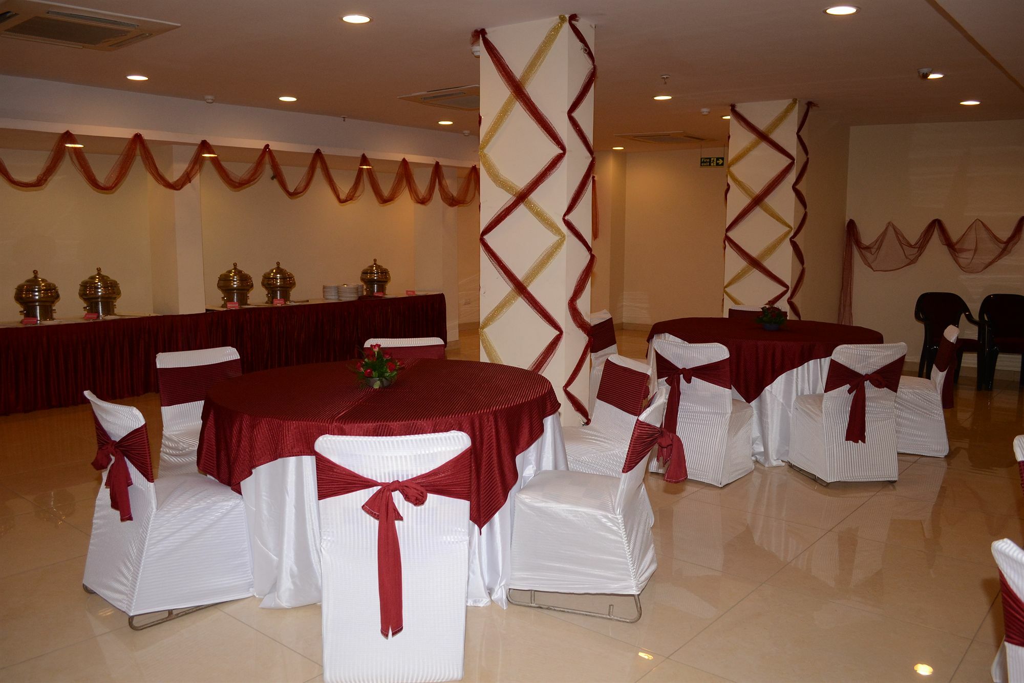Hotel Classic Diplomat Nueva Delhi Exterior foto